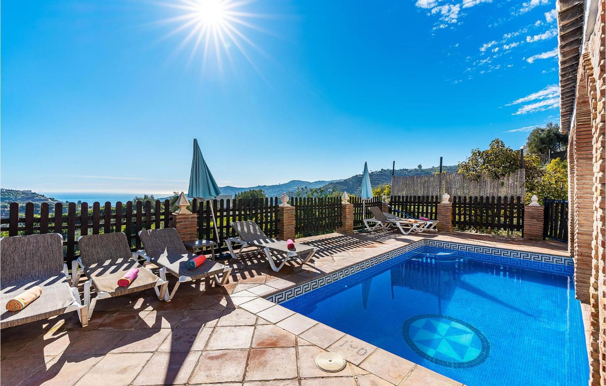 Amazing Home In Frigiliana With Kitchen 外观 照片